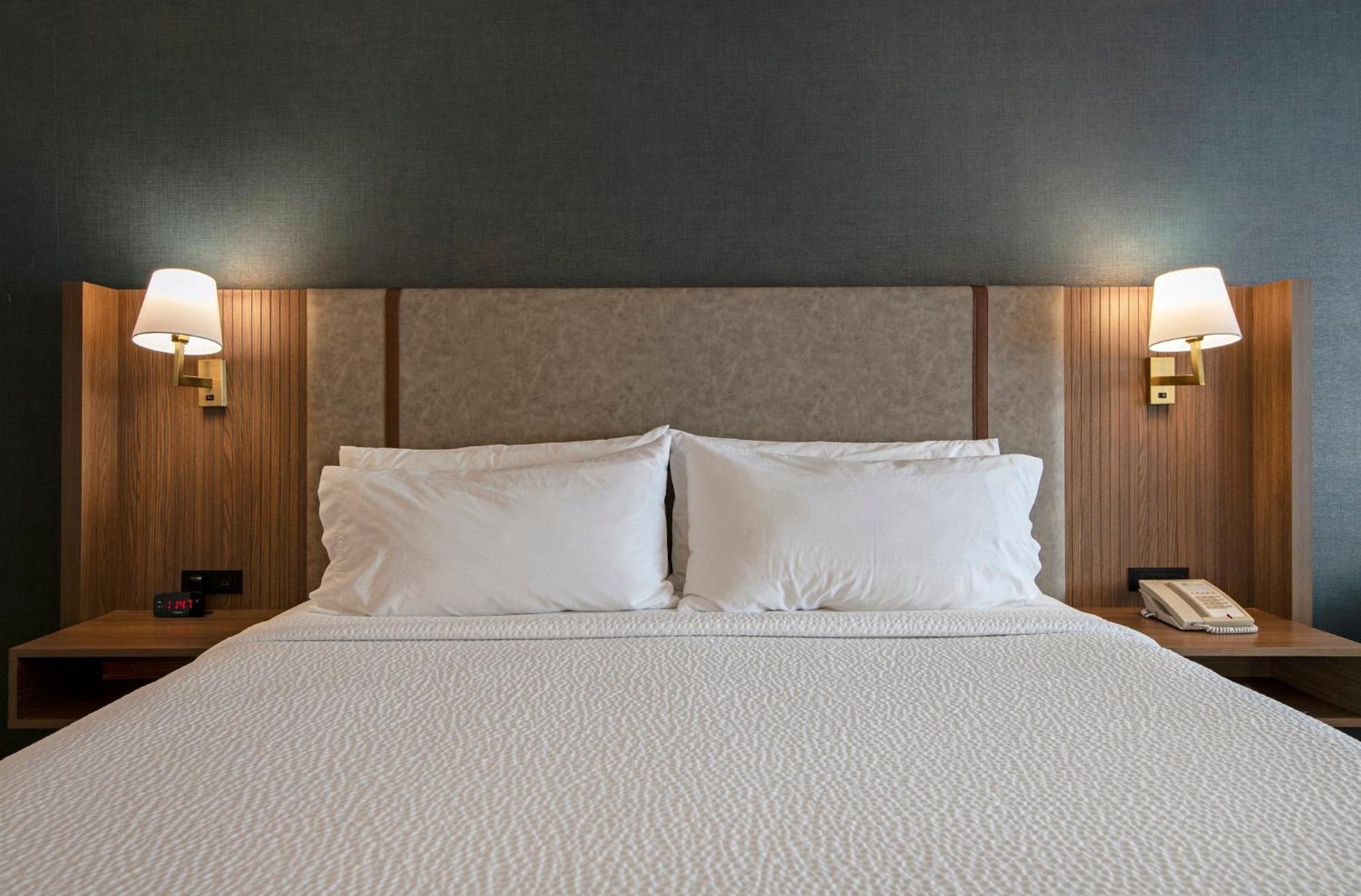 Holiday Inn Hotel And Suites-Kamloops By Ihg Zewnętrze zdjęcie